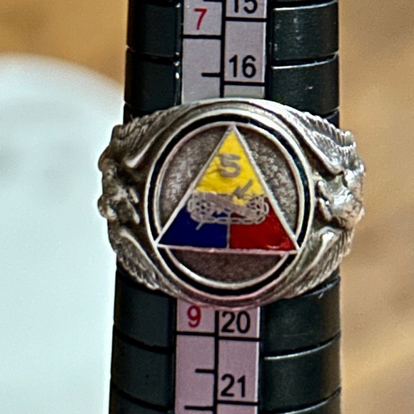 Vintage ~Sterling Silver US Army 5h Armored Division /Eagles Design Size 8 Ring - Picture 4 of 15